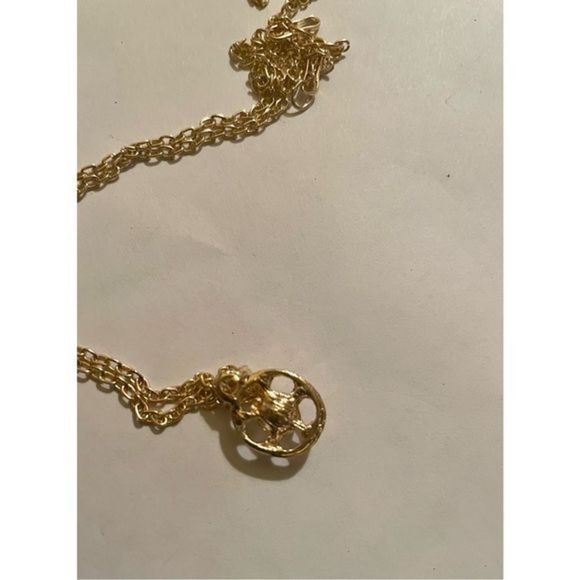 WHITE SAPPHIRE GOLD FLOWER NECKLACE - Picture 5 of 6